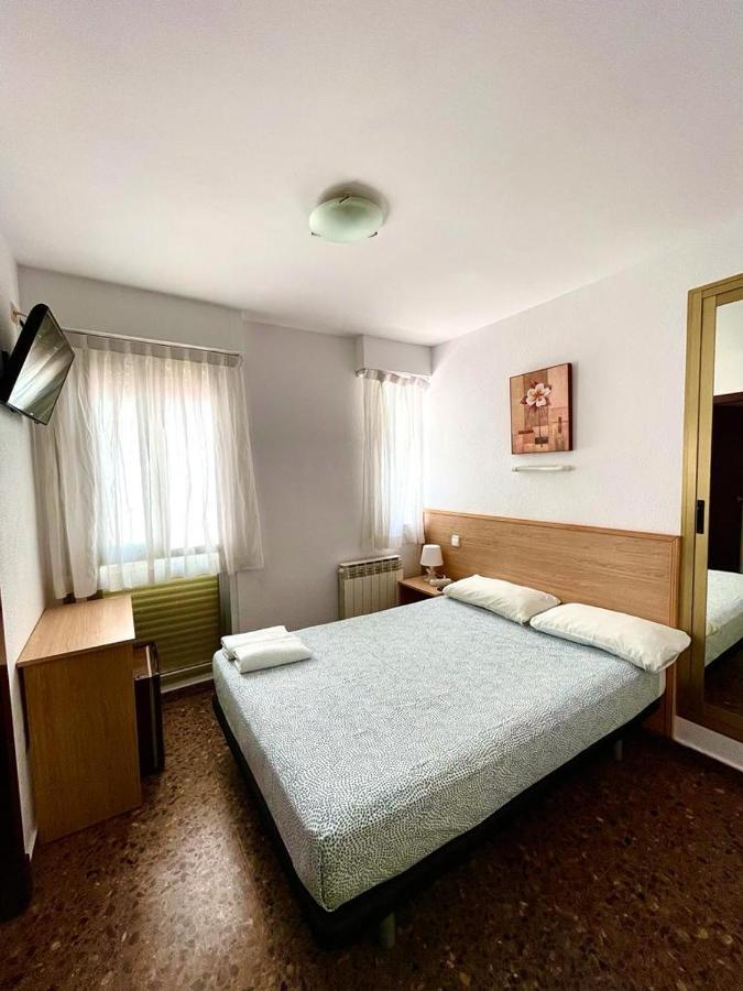 Hostal Milmarcos サラゴサ エクステリア 写真