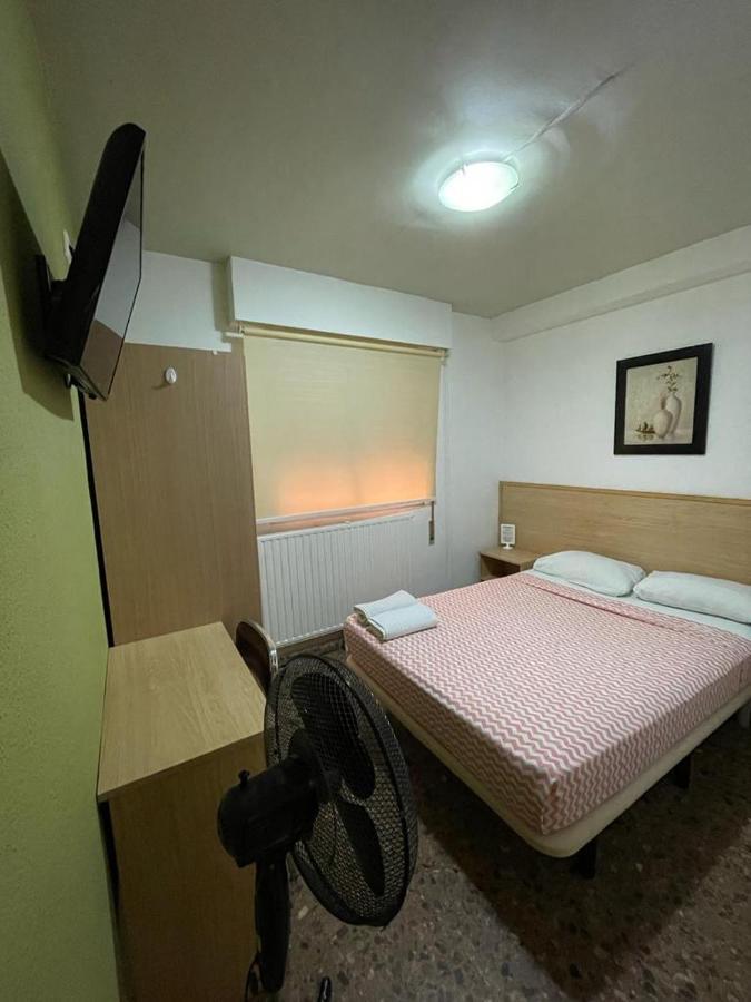 Hostal Milmarcos サラゴサ エクステリア 写真