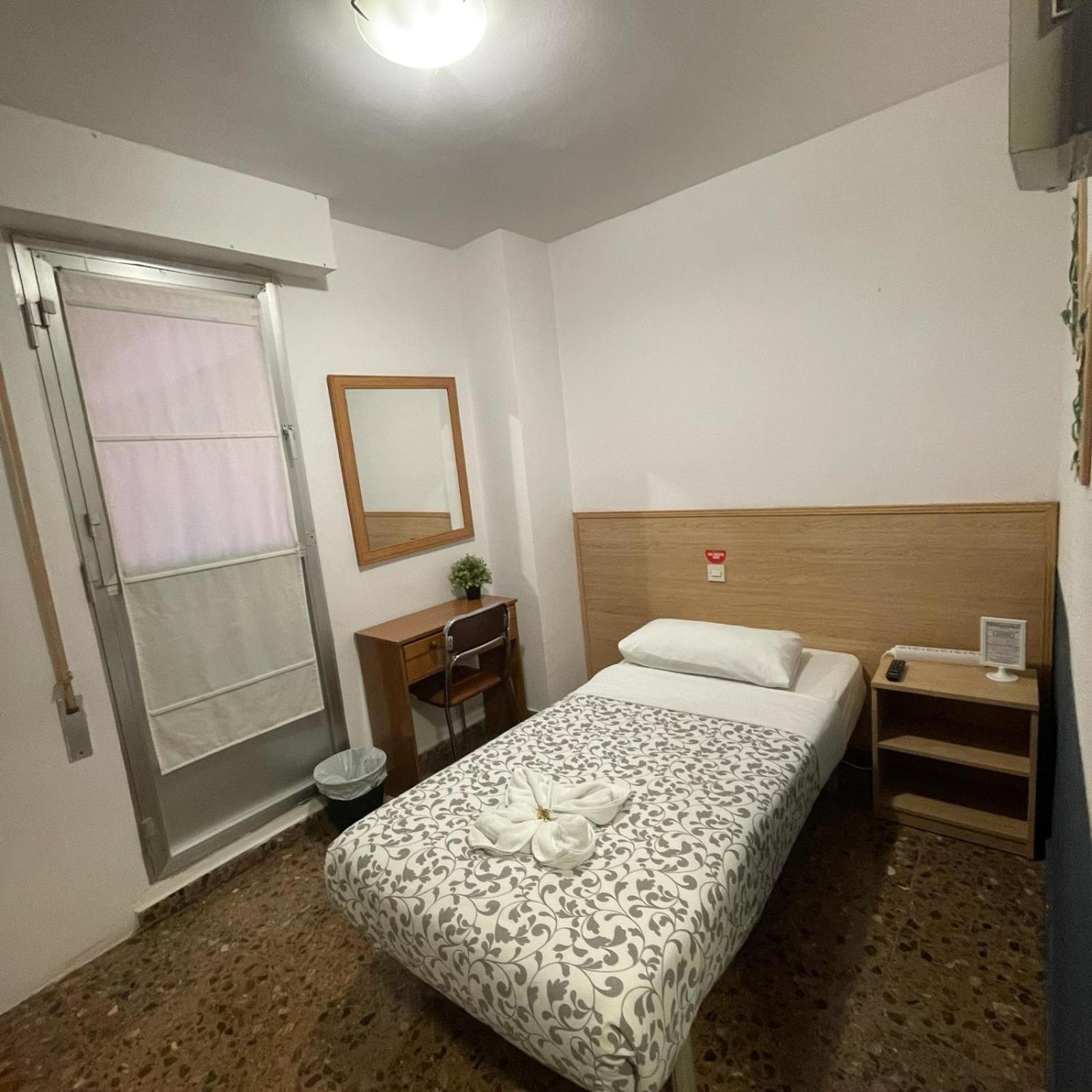 Hostal Milmarcos サラゴサ エクステリア 写真